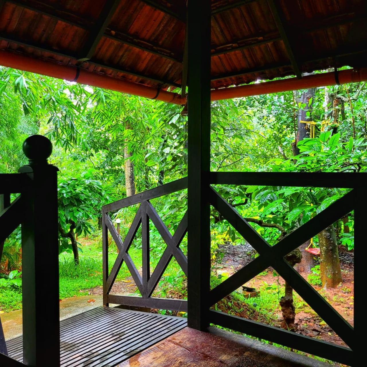 Greens Tree House & Wood House Султан Батери Екстериор снимка