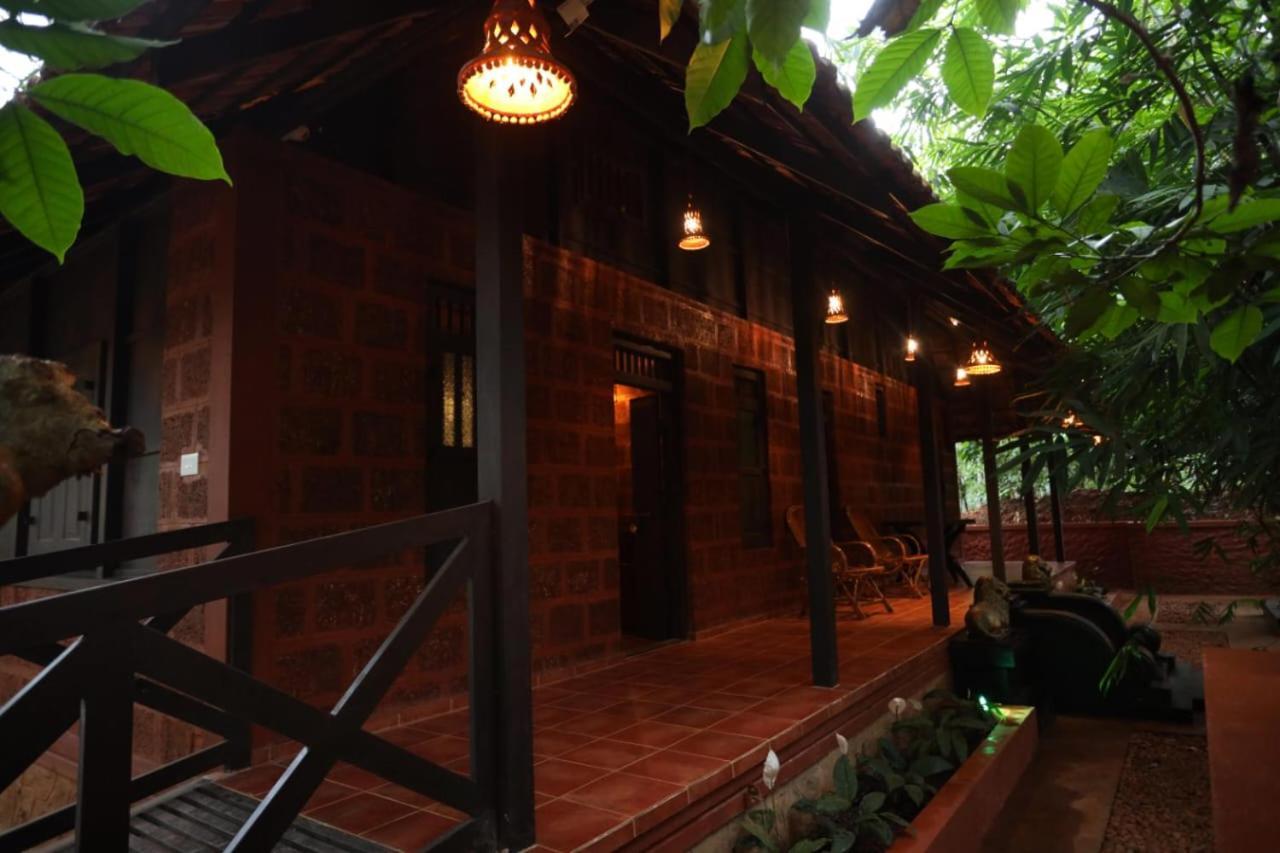 Greens Tree House & Wood House Султан Батери Екстериор снимка